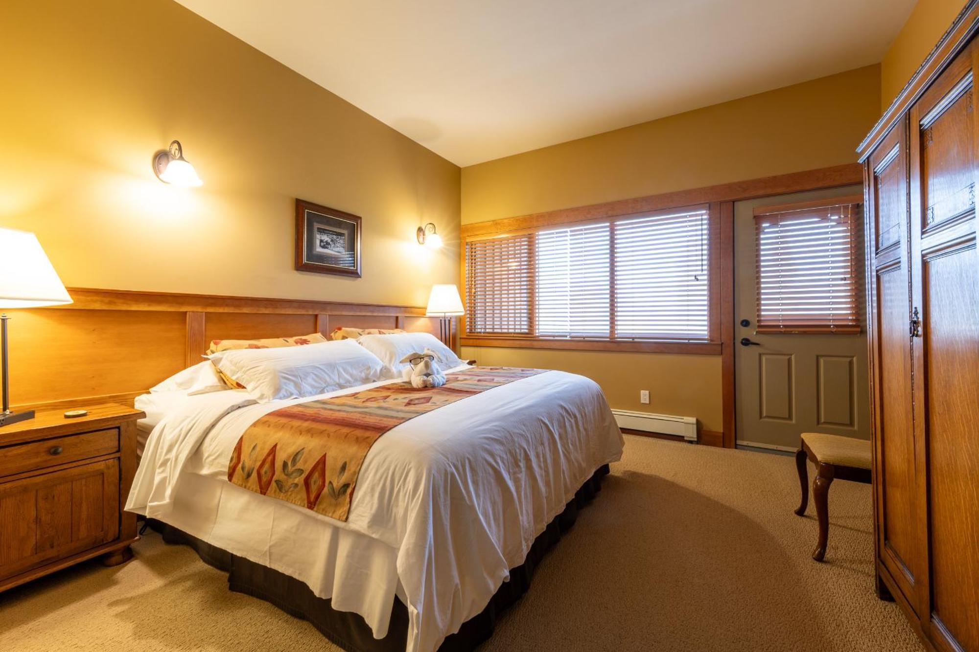 Vagabond Lodge At Kicking Horse Golden Eksteriør billede