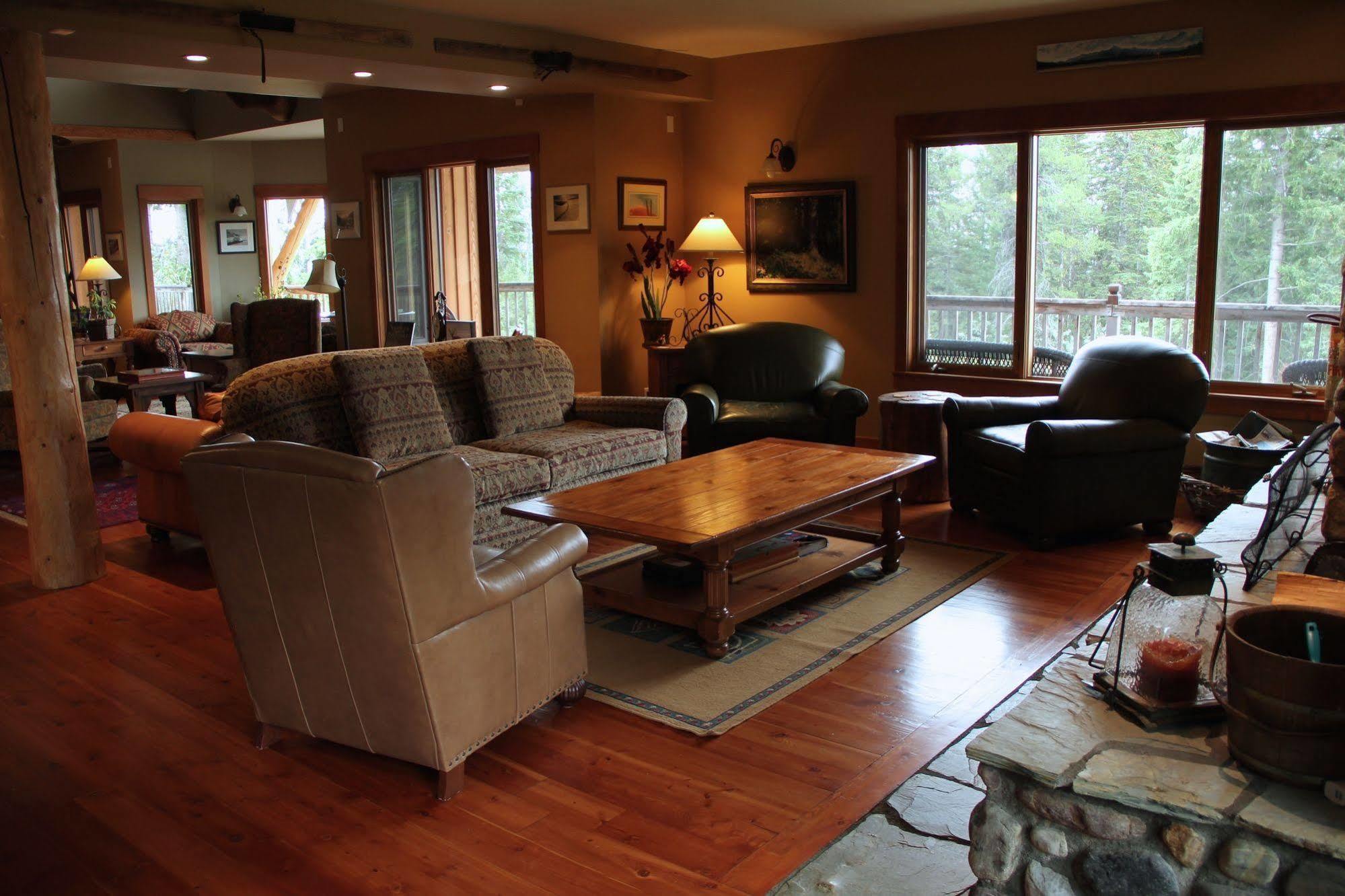 Vagabond Lodge At Kicking Horse Golden Eksteriør billede